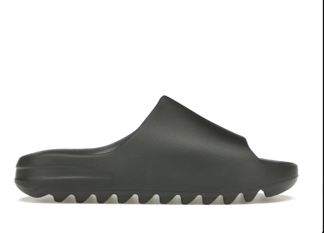 YEEZY Slide “Dakony”